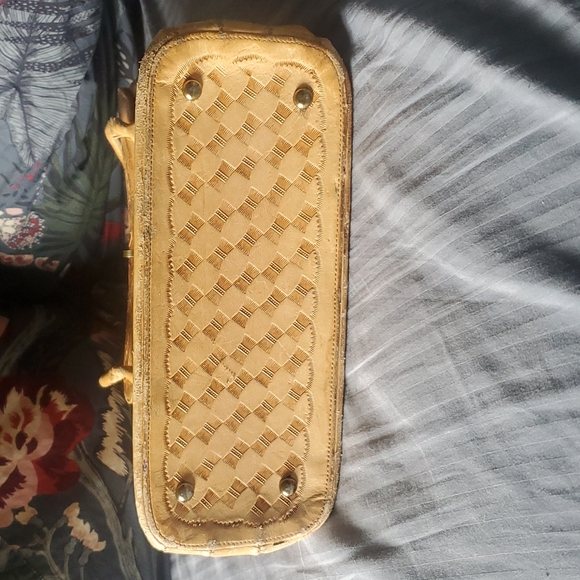 Leather Hand tooled boho bag. 1970s beautiful design. Great festival bag. - Picture 3 of 6